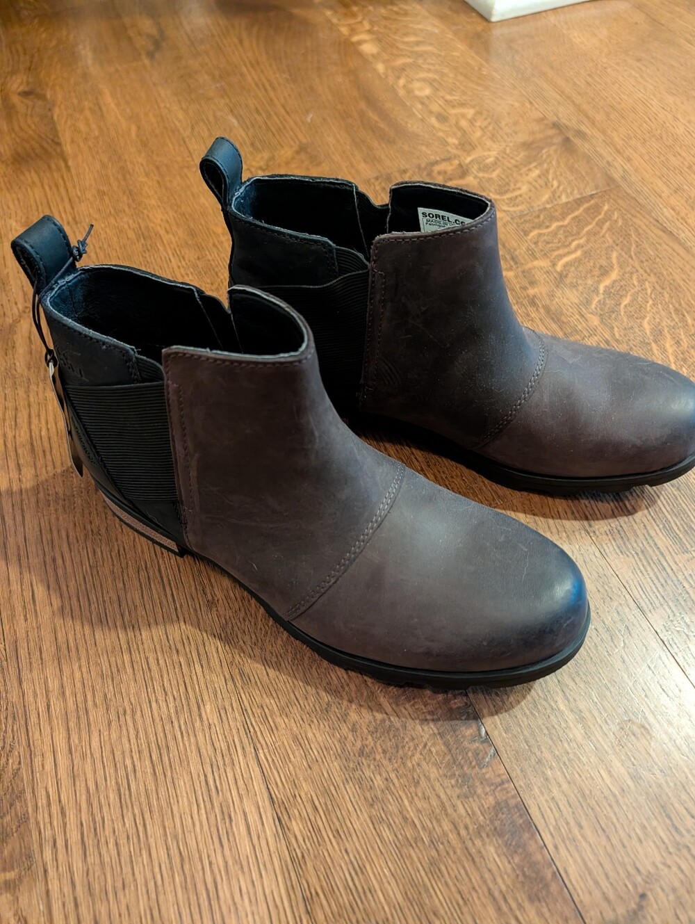 Sorel Emelie Waterproof Chelsea Boots Women’s Size 9 NWT